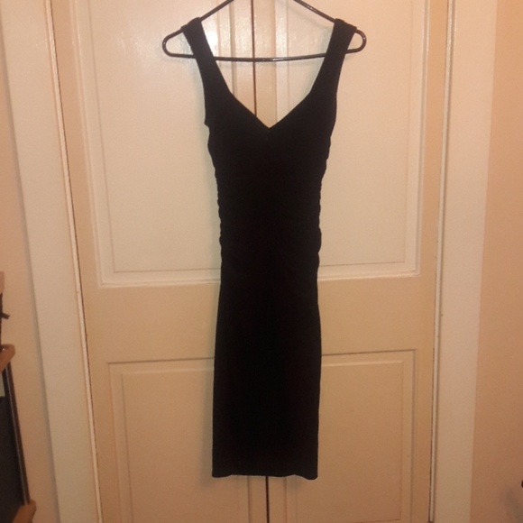 🔥LITTLE BLACK DRESS🔥 - Picture 4 of 5